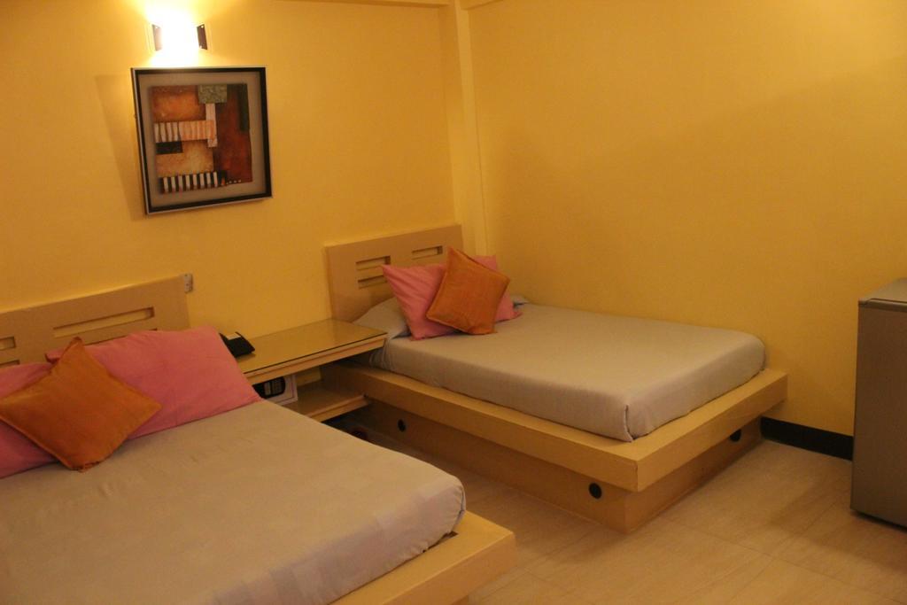Franchise One Hotel Makati City Exterior photo