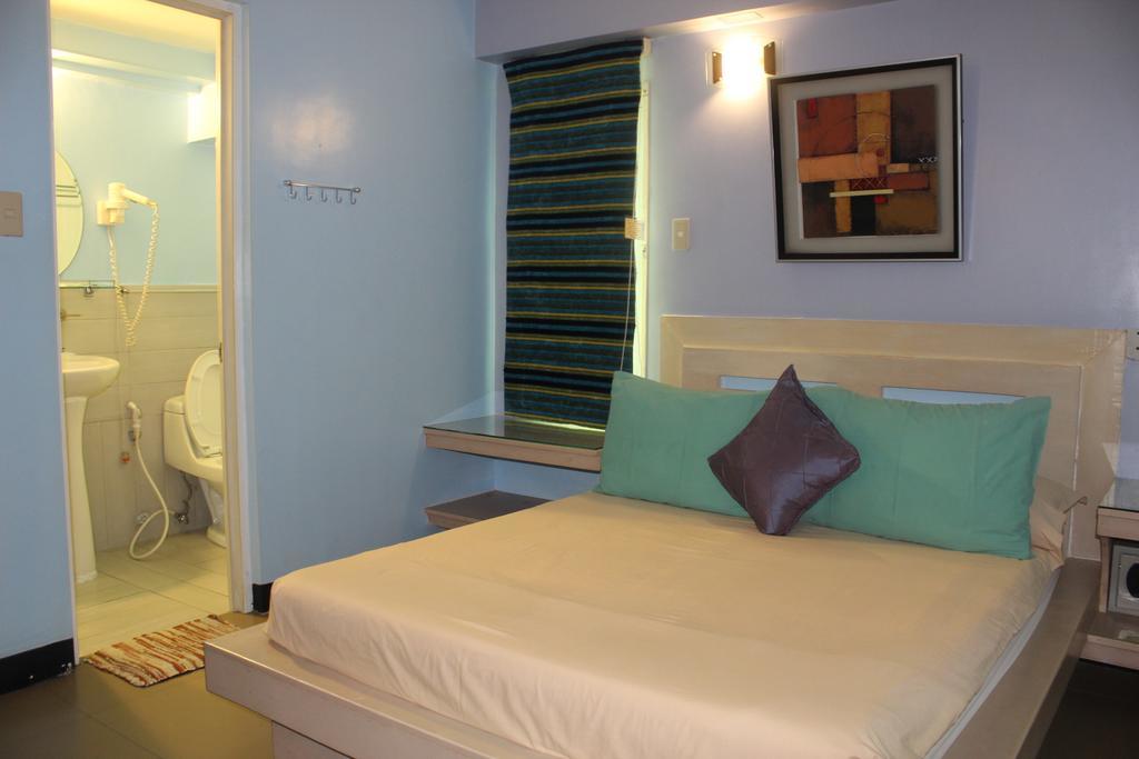 Franchise One Hotel Makati City Exterior photo