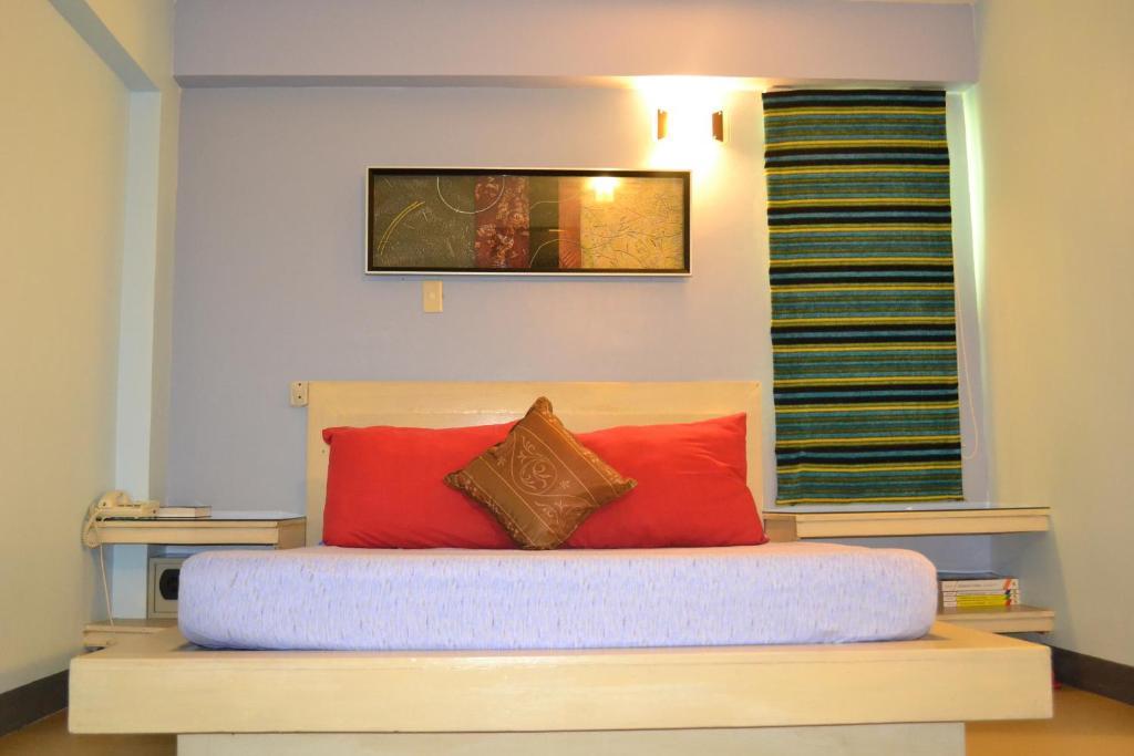 Franchise One Hotel Makati City Room photo