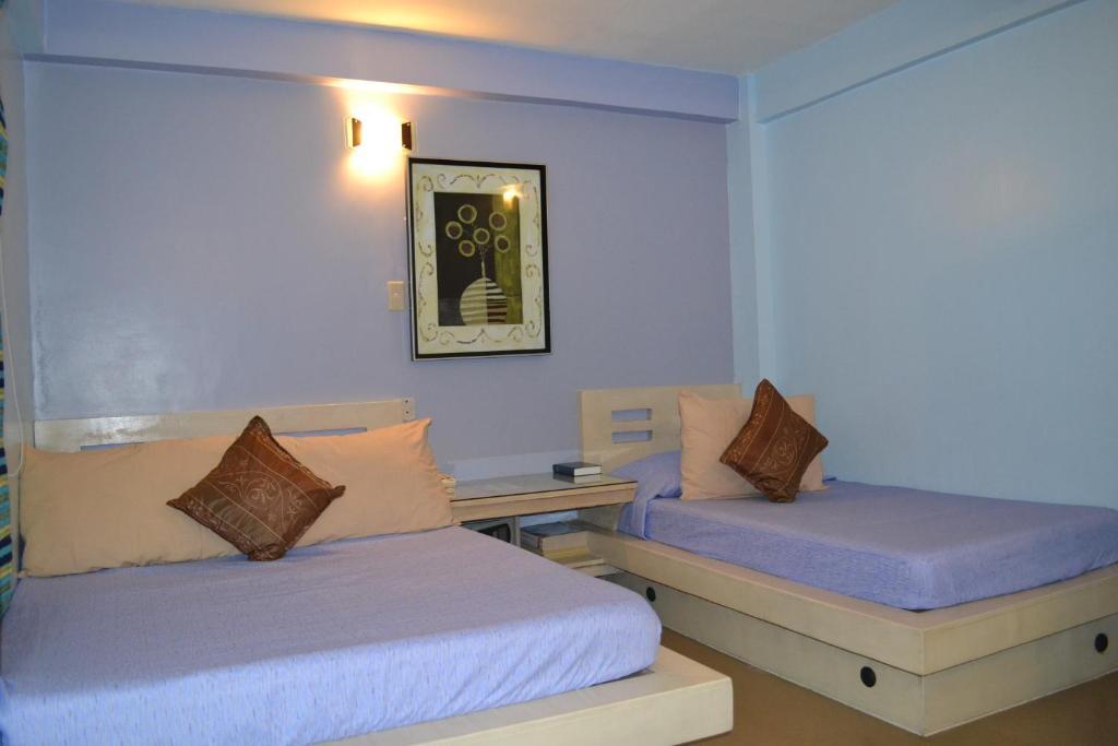 Franchise One Hotel Makati City Room photo