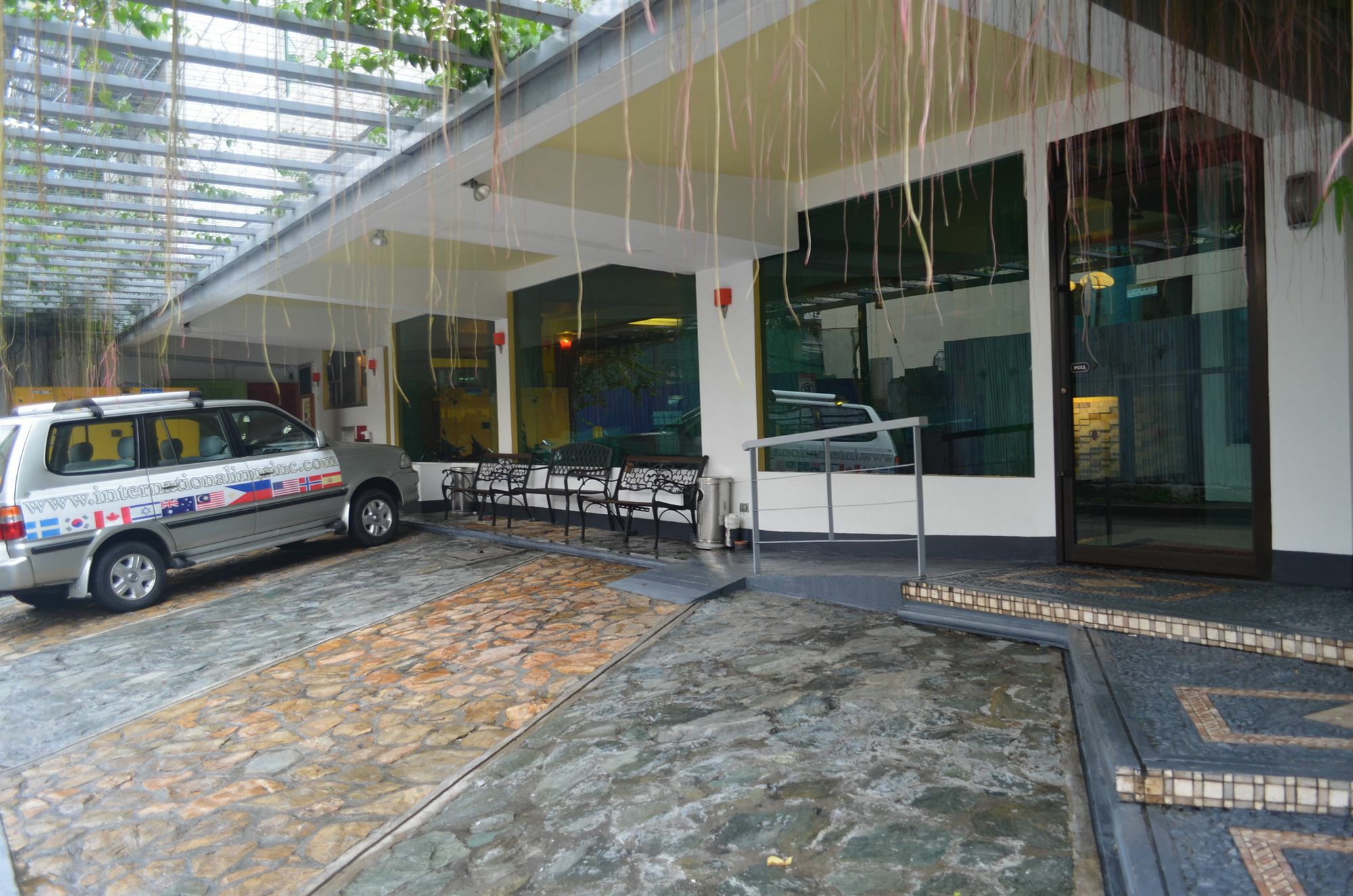 Franchise One Hotel Makati City Exterior photo